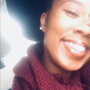 Meet your Posher, Tia